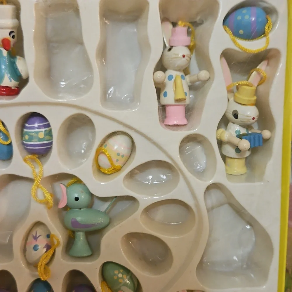 67 Vintage Hobby Lobby Mini  Easter Bunny & Egg Painted Wood Ornaments - Picture 7 of 10